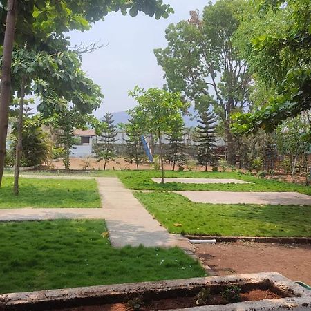 Hotel Metro Palace Resort Karjat Kültér fotó