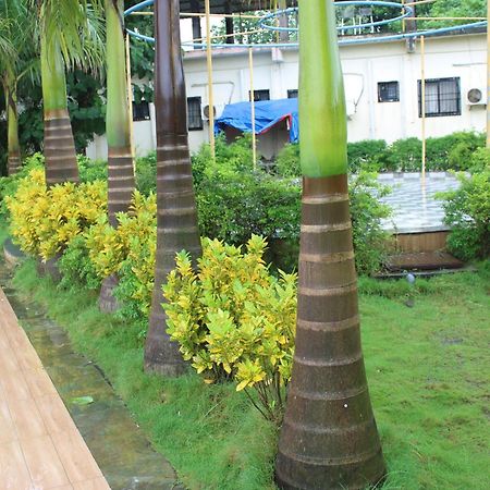 Hotel Metro Palace Resort Karjat Kültér fotó