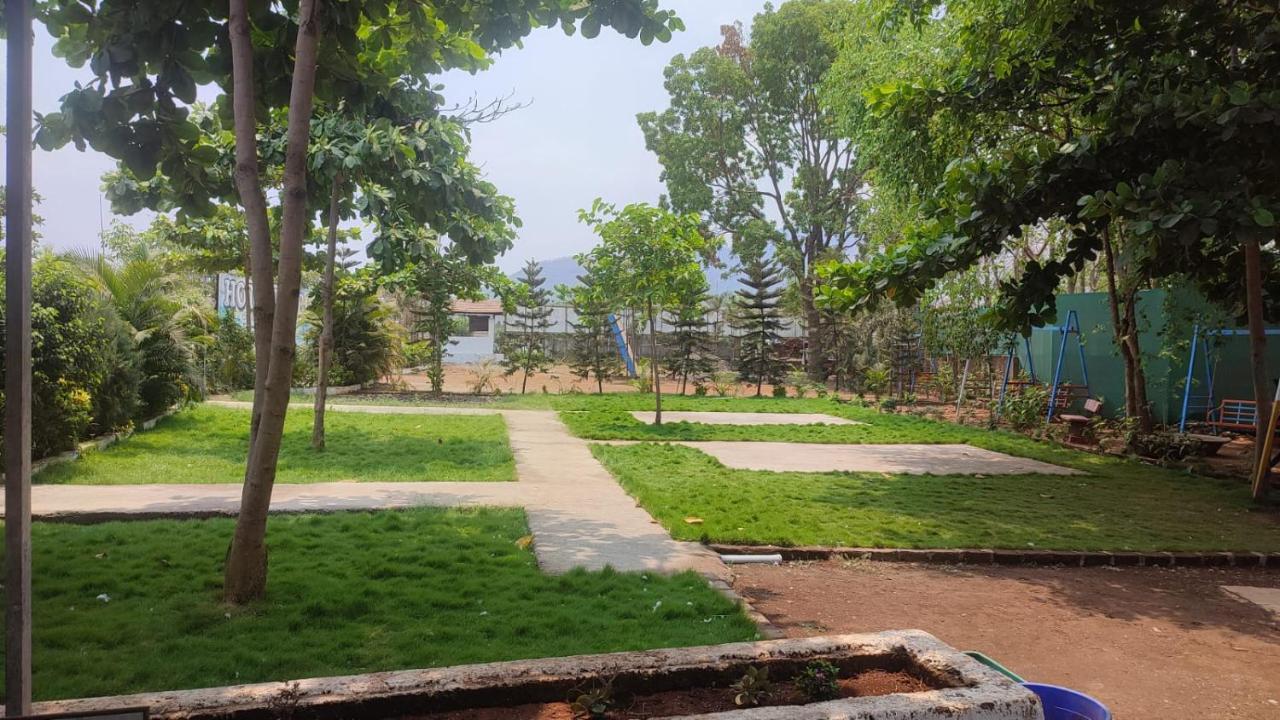 Hotel Metro Palace Resort Karjat Kültér fotó