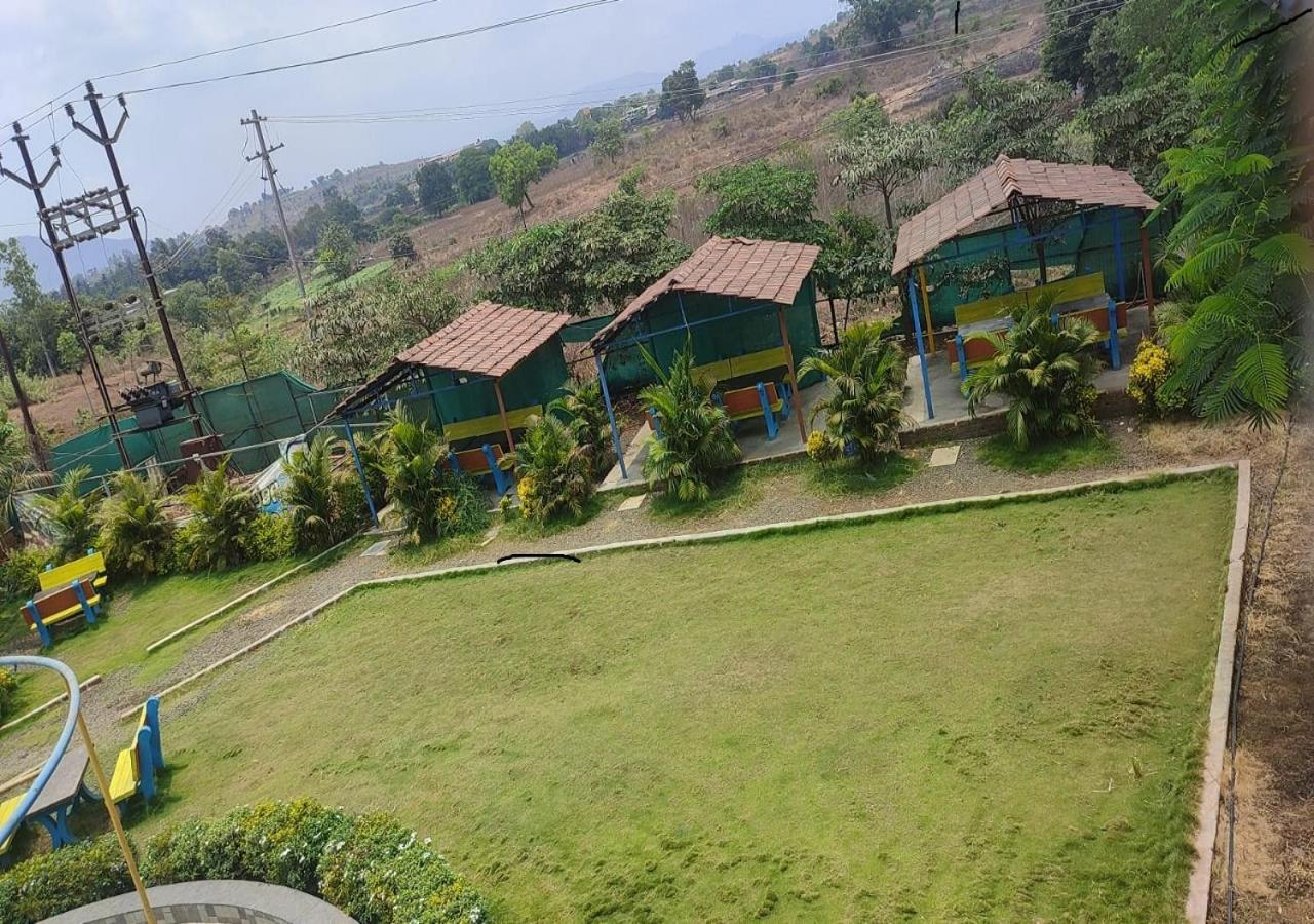Hotel Metro Palace Resort Karjat Kültér fotó
