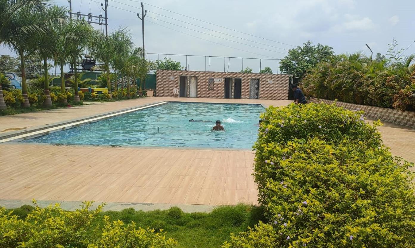 Hotel Metro Palace Resort Karjat Kültér fotó