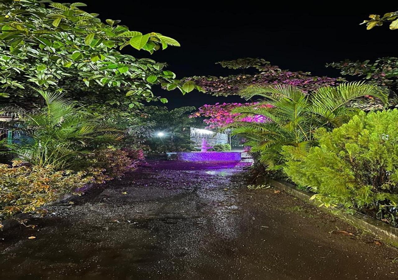 Hotel Metro Palace Resort Karjat Kültér fotó