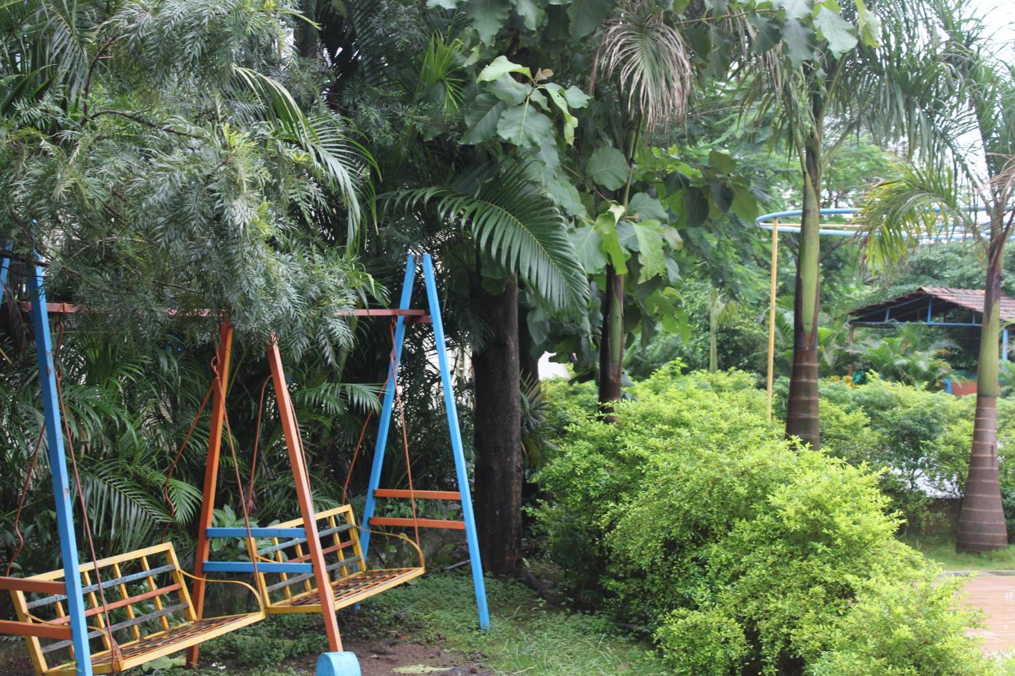 Hotel Metro Palace Resort Karjat Kültér fotó