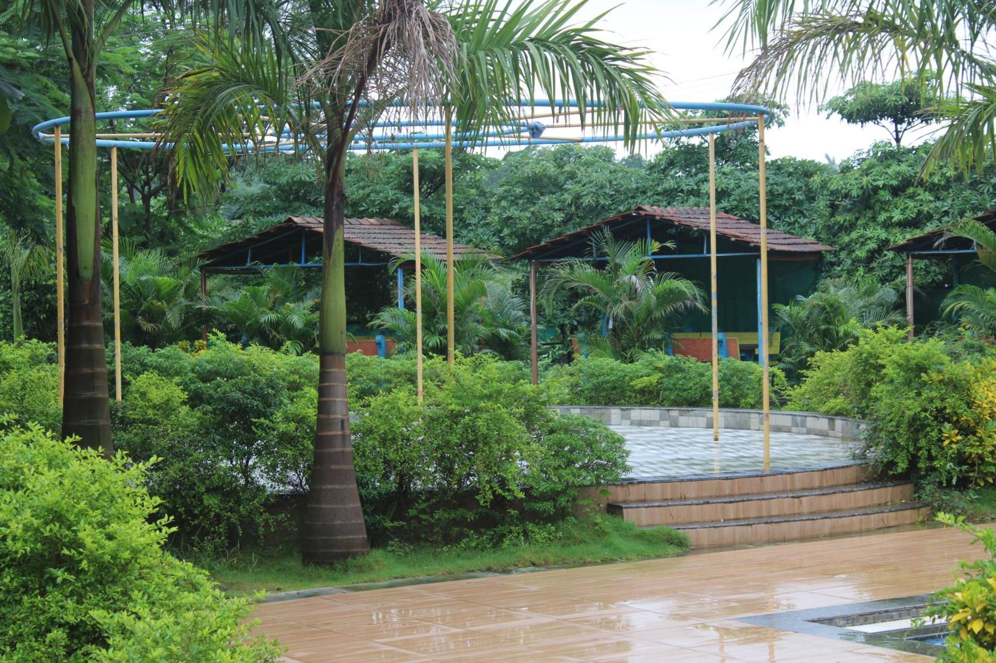 Hotel Metro Palace Resort Karjat Kültér fotó