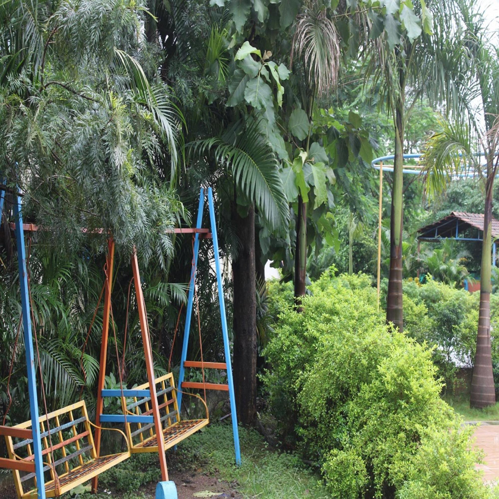 Hotel Metro Palace Resort Karjat Kültér fotó