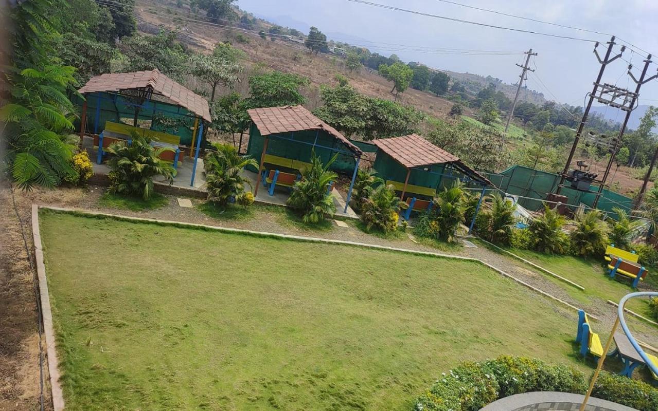 Hotel Metro Palace Resort Karjat Kültér fotó