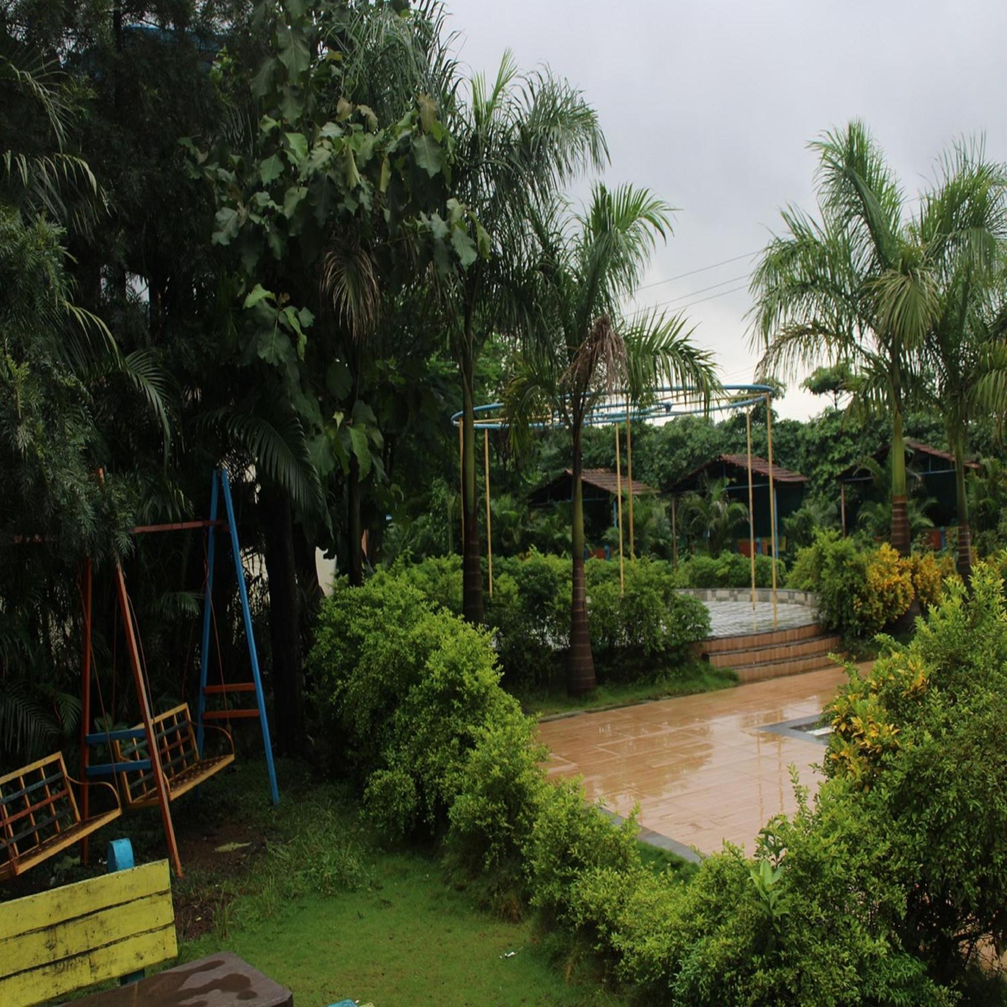 Hotel Metro Palace Resort Karjat Kültér fotó